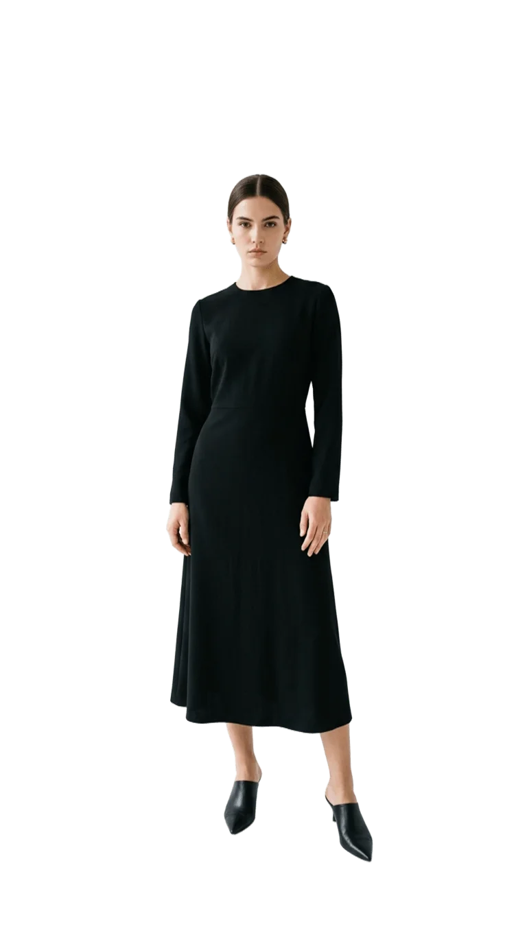 Mulher de vestido preto longo